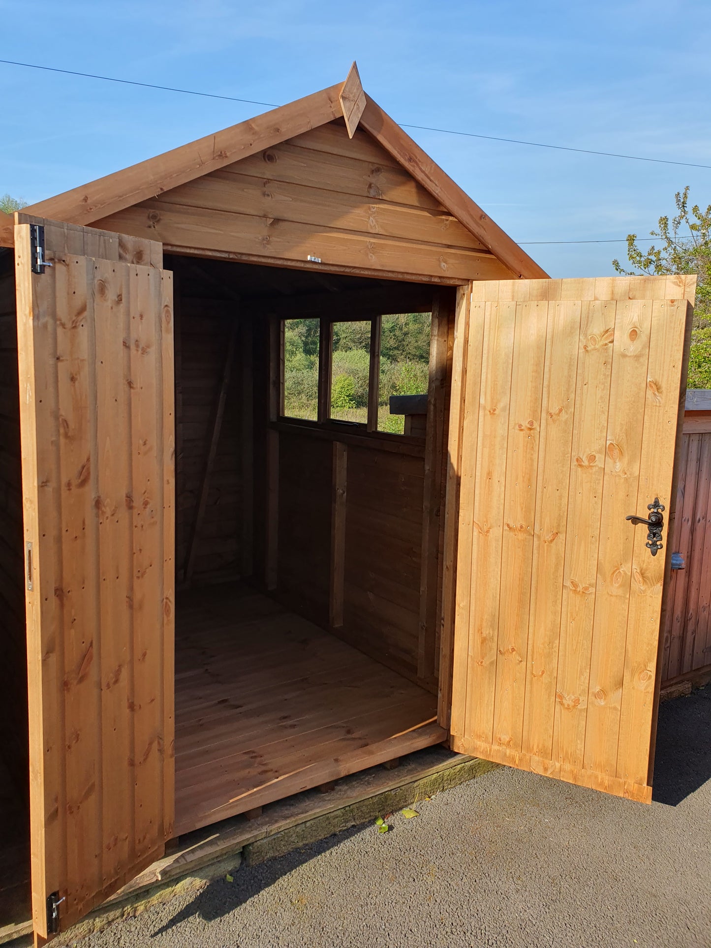Groundsman 8x6 with Workbench - Ex-Display