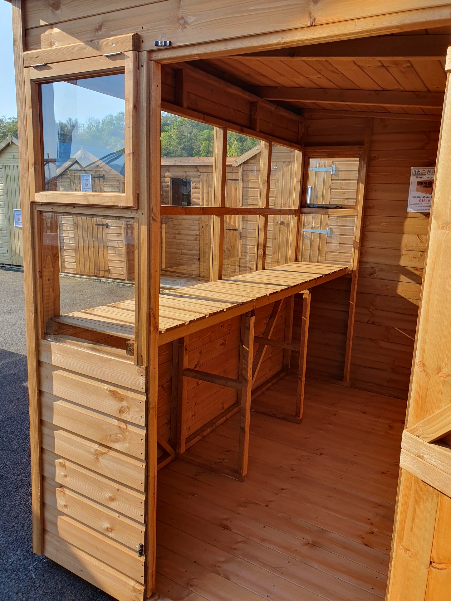 Sunflower 8x6 Potting Shed Ex-Display